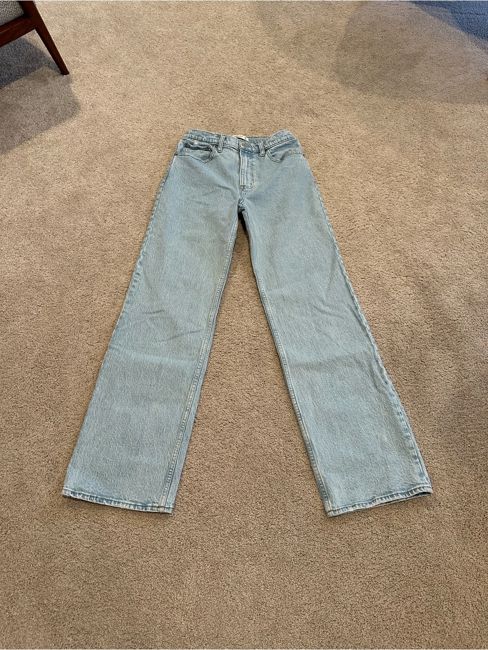 Abercrombie & Fitch ‘90s Relaxed High Rise Light Wash